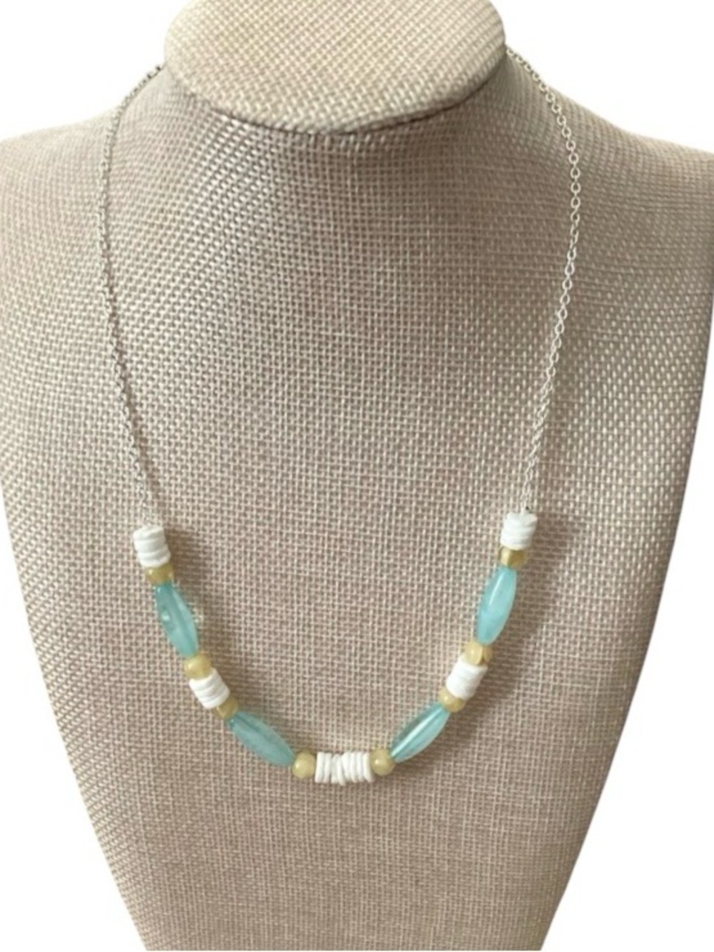 Icon Collection Tropical Paradise Beaded Silver Tone Necklace (NWT)